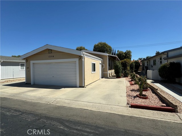 Detail Gallery Image 1 of 28 For 1258 Bishop Dr, Hemet,  CA 92545 - 2 Beds | 2 Baths