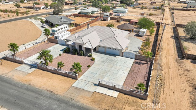 21350 Ramona Avenue, Apple Valley CA: https://media.crmls.org/medias/483f7957-8402-46de-bed5-169be4e76da1.jpg