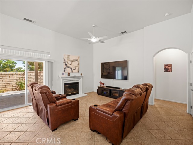 Detail Gallery Image 13 of 31 For 11393 Country Club Dr, Apple Valley,  CA 92308 - 3 Beds | 2 Baths