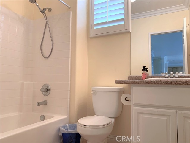 13568 Elk Ridge Court, Eastvale CA: https://media.crmls.org/medias/4840266d-9f60-432e-a388-16c94b96ae6e.jpg