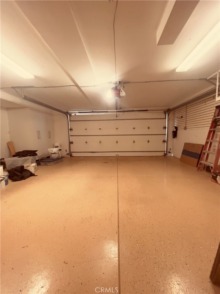 https://media.crmls.org/medias/484041da-2ec3-4c36-9c19-7d85d8e0e862.jpg?preset=X-Large