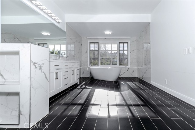 6037 Little Oak Lane, Woodland Hills CA: https://media.crmls.org/medias/48408eac-8cd1-4af5-a0cb-c6e9a5fae9b9.jpg