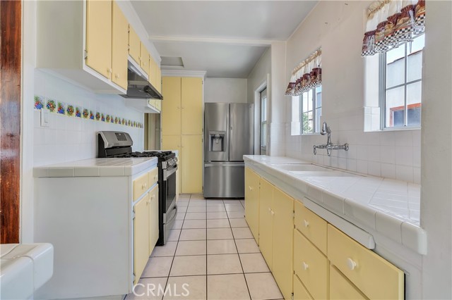 8148 Madison Avenue, South Gate CA: https://media.crmls.org/medias/4840cb96-642a-46d0-b7f0-1d0dbd47e208.jpg