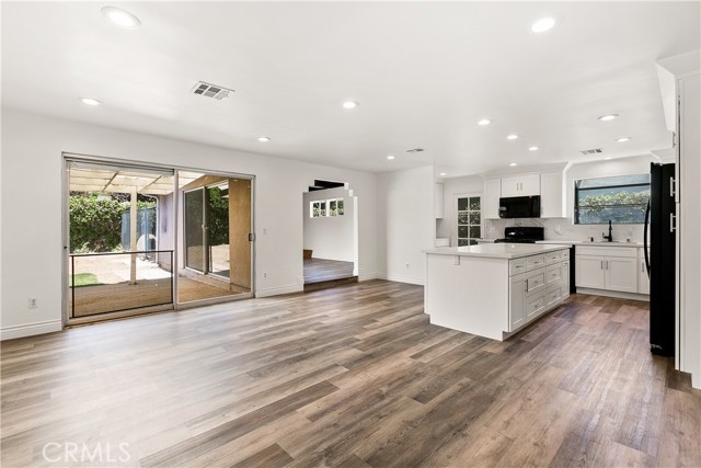 Detail Gallery Image 2 of 13 For 6229 Platt Ave, Woodland Hills,  CA 91367 - 3 Beds | 2 Baths