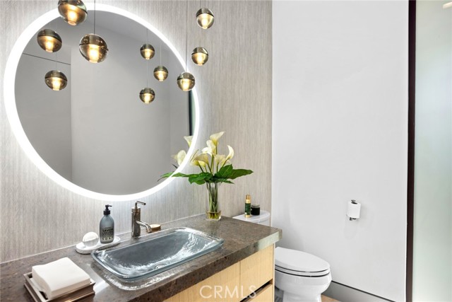 706 W Oceanfront, Newport Beach CA: https://media.crmls.org/medias/484123b9-8cf3-4e21-abb9-88756fc43419.jpg