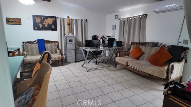 Detail Gallery Image 5 of 11 For 7560 Woodman Pl #72,  Van Nuys,  CA 91405 - 2 Beds | 1 Baths