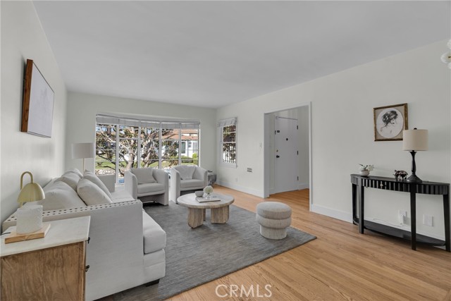 5248 Parkglen Avenue, Los Angeles CA: https://media.crmls.org/medias/48428e9c-4bac-459e-85db-c30cbaab7701.jpg