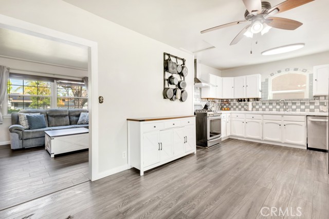 6507 Gentry Avenue, North Hollywood CA: https://media.crmls.org/medias/4842b6b5-04cf-46f6-9c7f-6419f55449e1.jpg