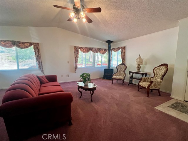 39737 Road 274, Bass Lake CA: https://media.crmls.org/medias/4842f456-242c-4e3a-9488-c3f35d9c730d.jpg