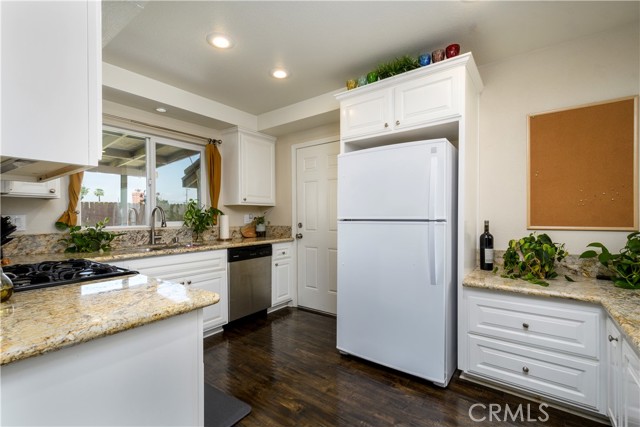 Detail Gallery Image 2 of 22 For 2325 Mountain Ave, Pomona,  CA 91767 - 4 Beds | 2 Baths