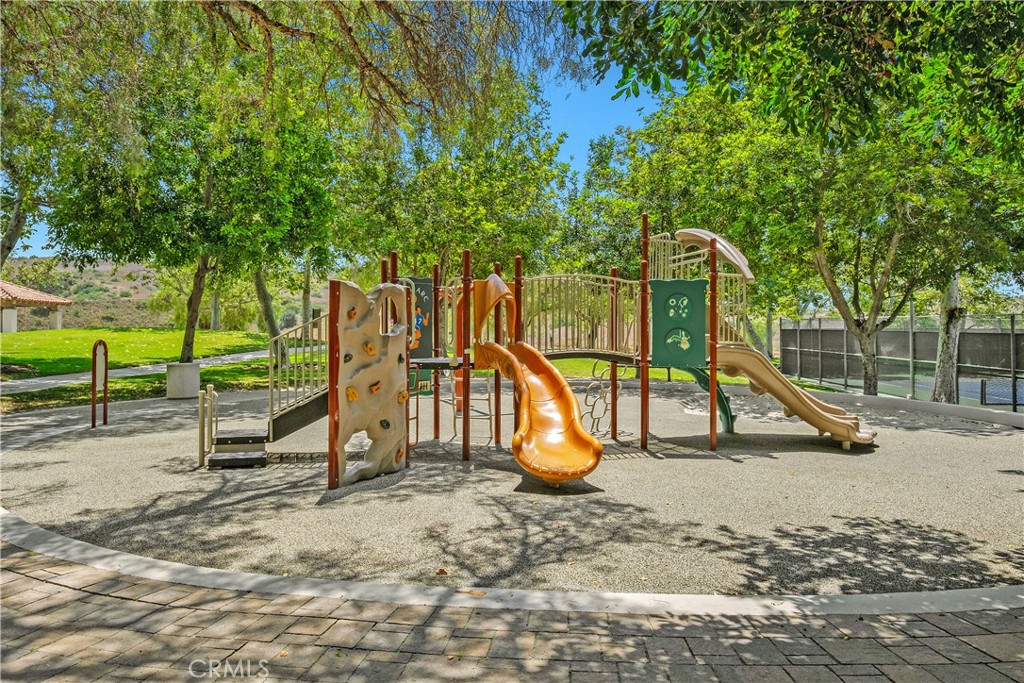 https://media.crmls.org/medias/48438496-eb6c-44d2-9858-6c77c35c0790.jpg?preset=X-Large