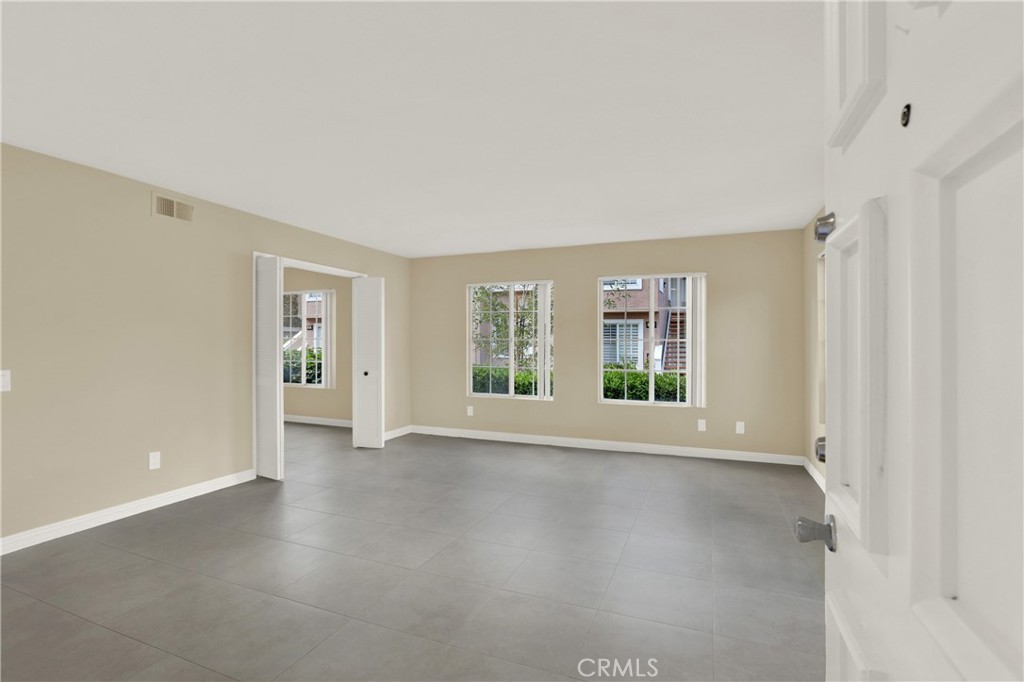 MLS #OC25245389 image #6