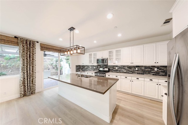 Detail Gallery Image 5 of 31 For 2824 Villa Catalonia Ct, Corona,  CA 92881 - 3 Beds | 2/1 Baths