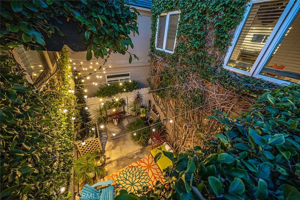 https://media.crmls.org/medias/4844aeb2-fc0d-4d0a-9f71-b2a690d7e0f8.jpg?preset=X-Large