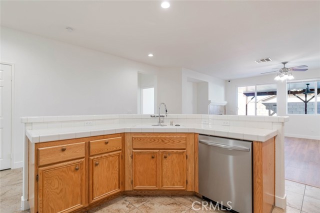 Detail Gallery Image 16 of 43 For 5059 Keston Dr, Palmdale,  CA 93552 - 5 Beds | 2 Baths