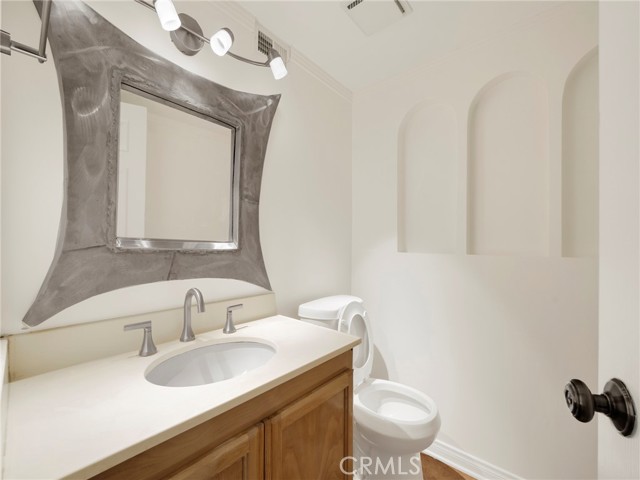 Detail Gallery Image 17 of 36 For 7952 Laramie Ave, Winnetka,  CA 91306 - 4 Beds | 2/1 Baths