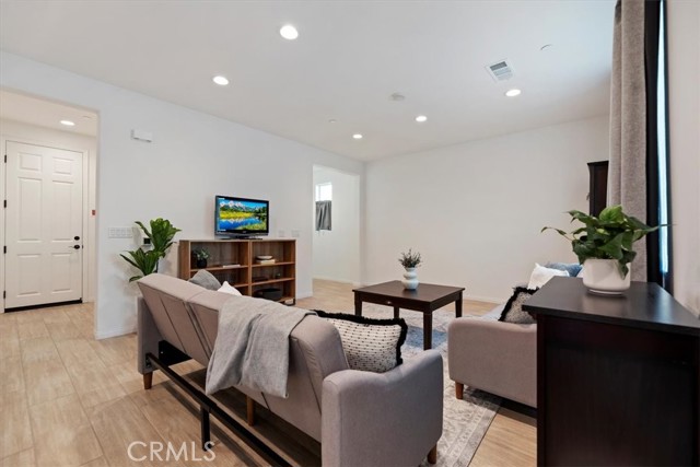 Detail Gallery Image 9 of 44 For 24134 Ardell Ct, Corona,  CA 92883 - 3 Beds | 2/1 Baths