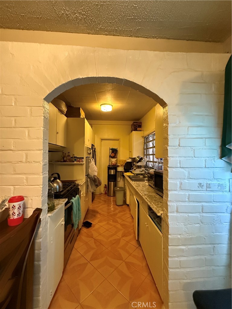 https://media.crmls.org/medias/4846a9bf-bc8c-4649-a7b7-0c8fa64171e9.jpg?preset=X-Large