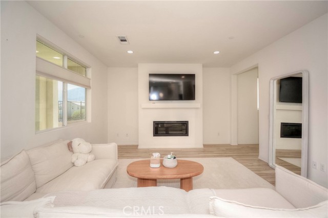 Detail Gallery Image 7 of 46 For 24218 Hillcrest, Corona,  CA 92883 - 3 Beds | 2/1 Baths