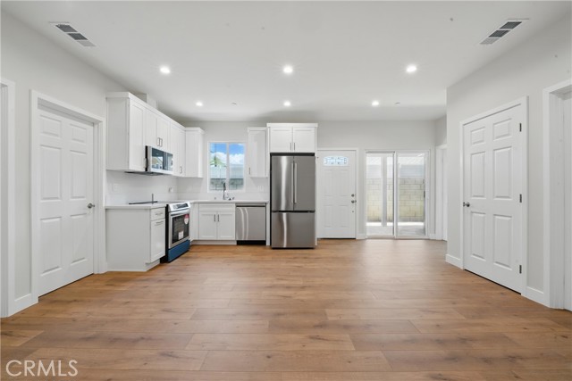 8142 Vantage Avenue, North Hollywood CA: https://media.crmls.org/medias/4847cab6-fdcd-4df8-8c55-cdff0b8b972e.jpg