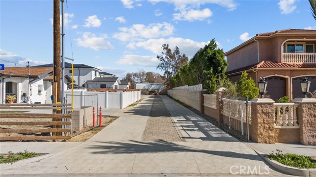 Detail Gallery Image 7 of 39 For 12937 W Kilikia Dr, North Hollywood,  CA 91605 - 4 Beds | 4 Baths