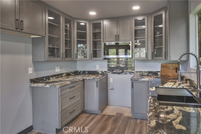929 Trinity Drive, Lake Arrowhead CA: https://media.crmls.org/medias/4848f068-60a9-4e71-bbfe-c063a8a3211e.jpg
