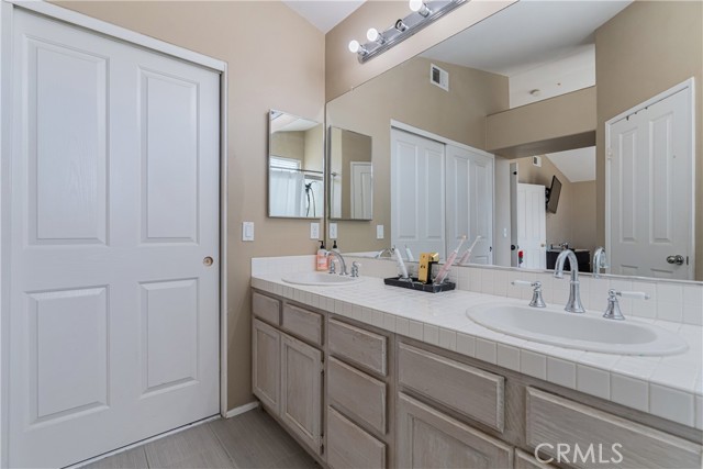 45077 Corte Bravo, Temecula CA: https://media.crmls.org/medias/484a8833-f219-45a5-a4a5-7f31ae6bbd6a.jpg