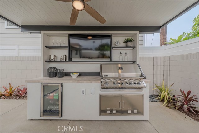 9141 Aloha Drive, Huntington Beach CA: https://media.crmls.org/medias/484ab10f-517c-43d4-8afe-1a2c45ca925d.jpg