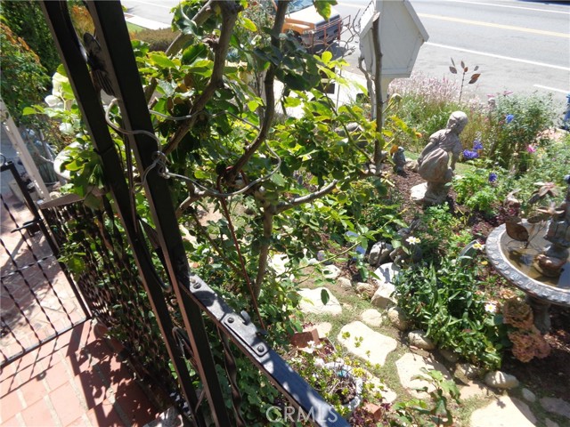 Detail Gallery Image 36 of 69 For 3855 York Bld, Los Angeles,  CA 90065 - 3 Beds | 2 Baths
