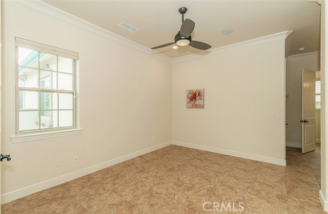 1562 N Empire Lane, Clovis CA: https://media.crmls.org/medias/484b8e32-34f2-4021-8129-ee764a0c6540.jpg