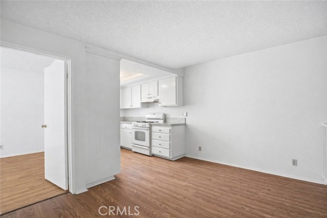 Detail Gallery Image 5 of 21 For 27657 Ironstone Dr #1,  Canyon Country,  CA 91387 - 3 Beds | 3 Baths