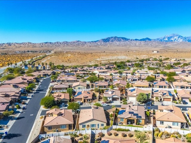 11852 Morning Star Drive, Desert Hot Springs CA: https://media.crmls.org/medias/484bb257-80d1-4e60-9c26-6a3d20b4d924.jpg