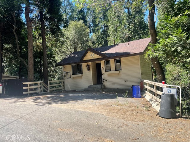 652 Knoll Drive, Crestline CA: https://media.crmls.org/medias/484bbb3a-16d6-44d1-8478-e77c3ea542c9.jpg