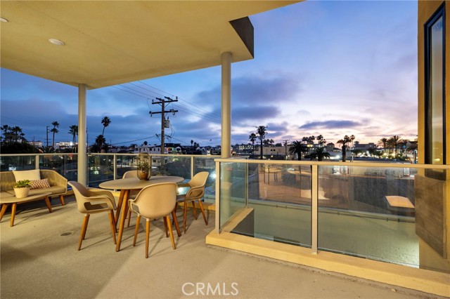 Detail Gallery Image 17 of 71 For 414 Main St #300,  Huntington Beach,  CA 92648 - 2 Beds | 2/1 Baths