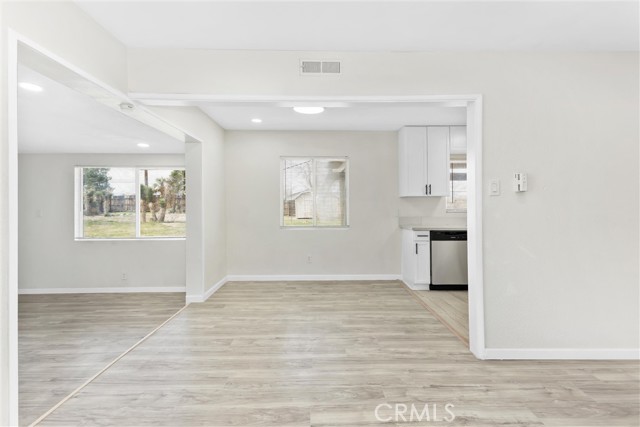 Detail Gallery Image 10 of 53 For 15944 Wintun Rd, Apple Valley,  CA 92307 - 5 Beds | 3 Baths