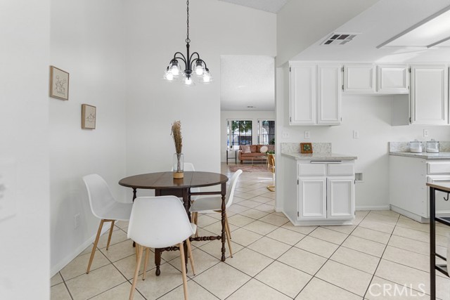 Detail Gallery Image 17 of 58 For 13621 Sandstone Dr, Victorville,  CA 92392 - 3 Beds | 2 Baths