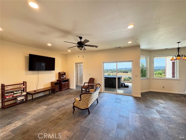 1910 Foothill Drive, Redwood Valley CA: https://media.crmls.org/medias/484cc623-e428-4b79-85ce-96a1b133a6ce.jpg