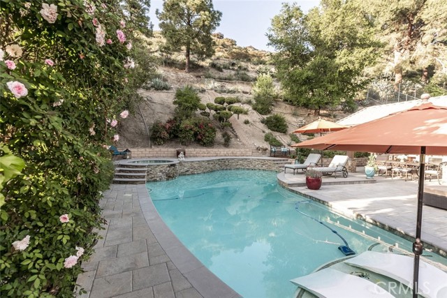 3033 Hopeton Road, La Crescenta CA: https://media.crmls.org/medias/484cebe1-0ee2-42f0-a4bb-c82ca6e39329.jpg