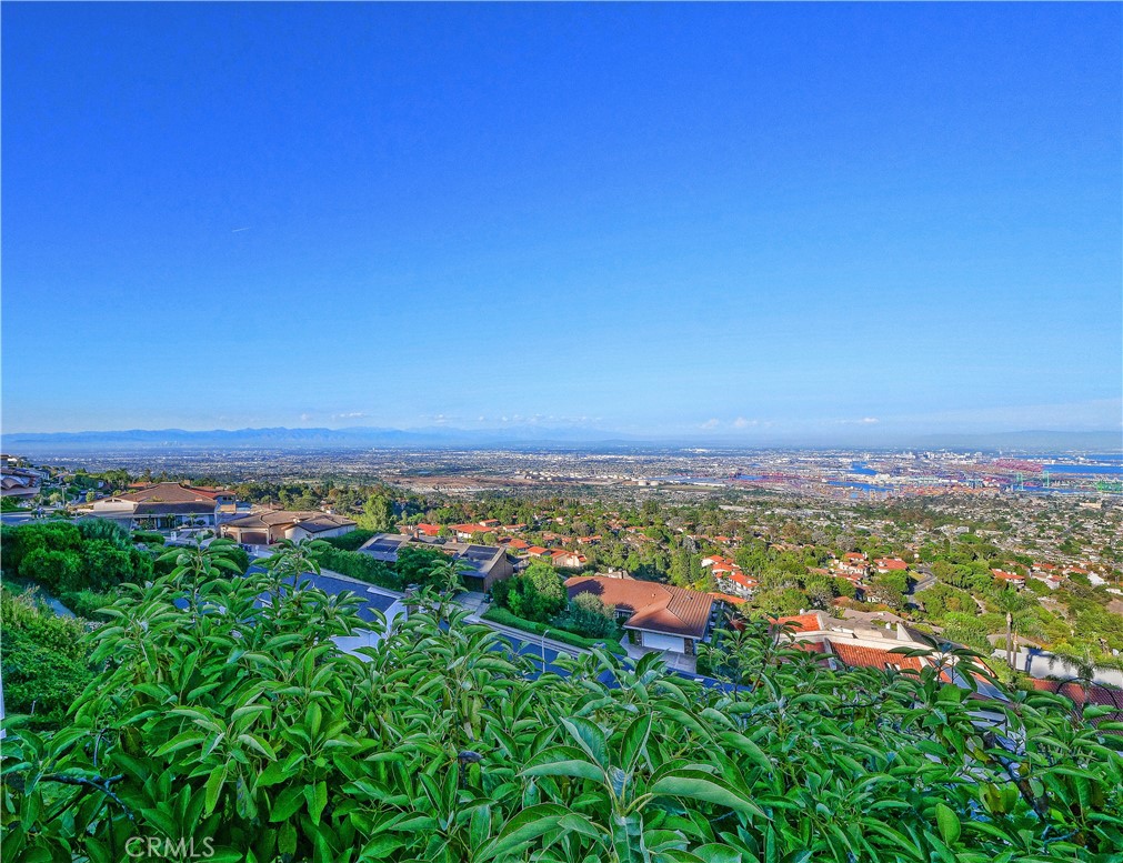 https://media.crmls.org/medias/484d2216-469a-4d8c-8180-f18f02fb7f3a.jpg?preset=X-Large