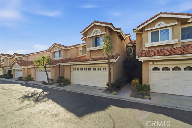 Detail Gallery Image 2 of 32 For 4933 Santo, Oak Park,  CA 91377 - 3 Beds | 2/1 Baths