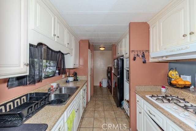 Detail Gallery Image 6 of 13 For 17701 Avalon Blvd Spc 304, Carson,  CA 90746 - 4 Beds | 2 Baths