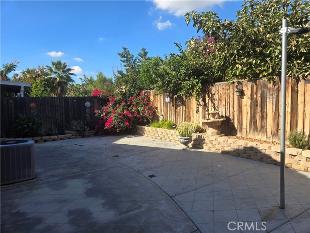 Detail Gallery Image 3 of 38 For 560 Coudures Way, Perris,  CA 92571 - 3 Beds | 2 Baths