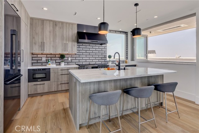 Center island topped with Calacatta marble