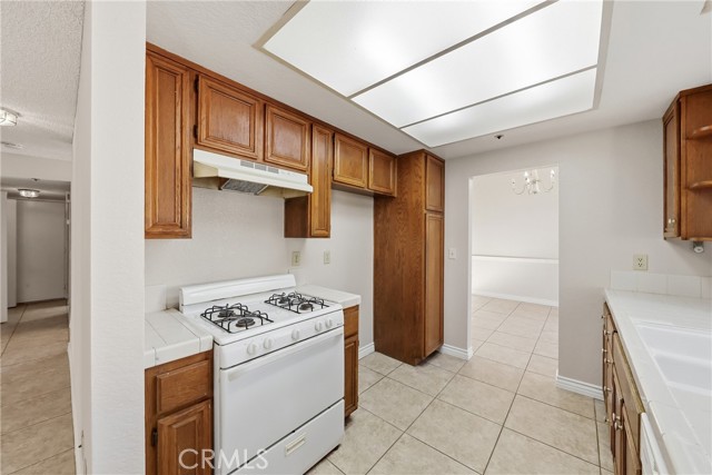 Detail Gallery Image 13 of 51 For 14988 Long View Dr, Fontana,  CA 92337 - 4 Beds | 3 Baths