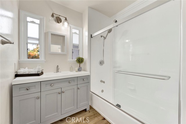 17350 Hamlin Street, Lake Balboa CA: https://media.crmls.org/medias/485040e5-c0c3-4bca-85c6-b0ba3a616697.jpg