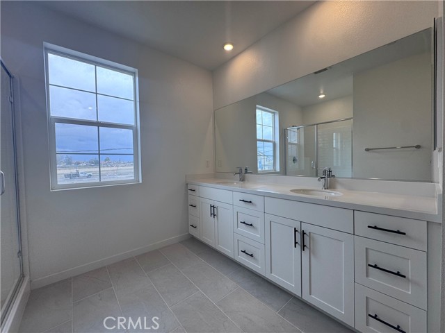 12865 Denali Way, Eastvale CA: https://media.crmls.org/medias/48504f15-4d91-416a-aa0d-f5371d8a2bd4.jpg