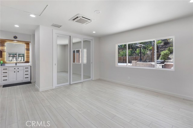 Detail Gallery Image 12 of 20 For 5047 Orrville Ave, Woodland Hills,  CA 91367 - 4 Beds | 2/1 Baths