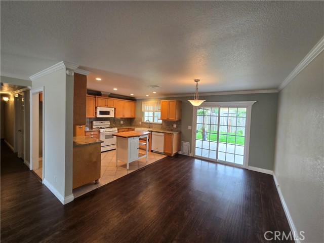 Detail Gallery Image 6 of 33 For 6792 Sylvia Dr, Huntington Beach,  CA 92647 - 4 Beds | 2 Baths