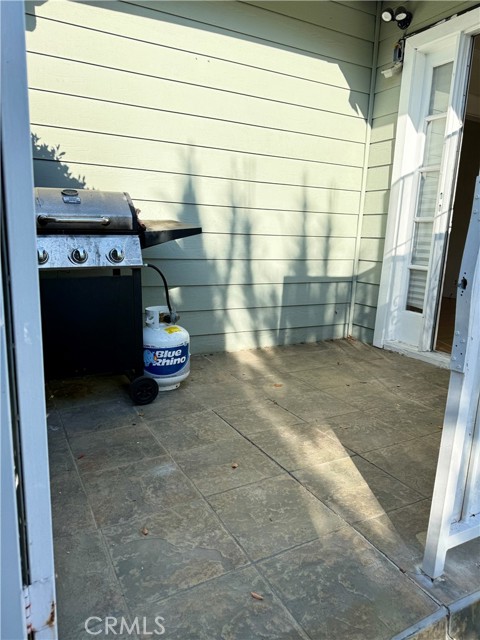 Detail Gallery Image 2 of 12 For 411 Myrtle, Glendale,  CA 91203 - 2 Beds | 1 Baths