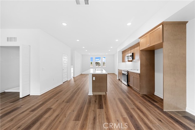 Detail Gallery Image 8 of 26 For 559 via Vallarta, Camarillo,  CA 93012 - 3 Beds | 2/2 Baths